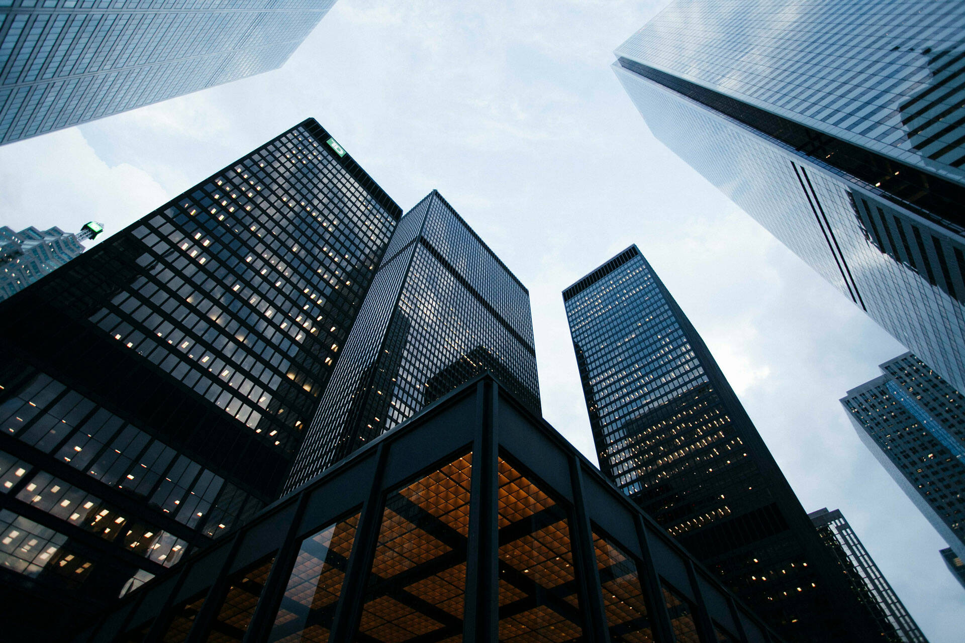 photo-1-services-aux-entreprises-immeubles-gratte-ciel-tours-haatch.jpg