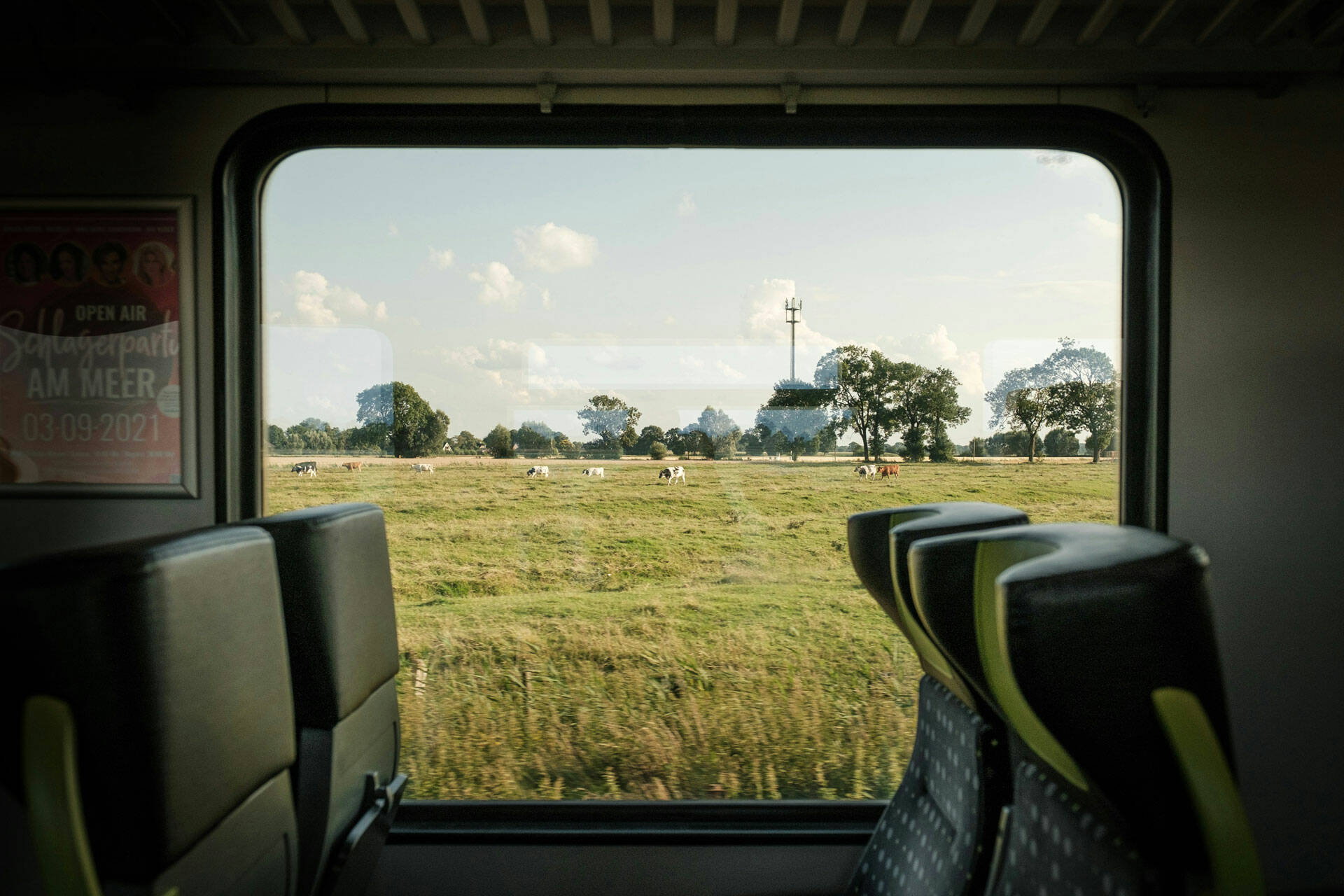 photo-1-tourisme-et-loisirs-paysage-fenetre-train-campagne-haatch.jpg